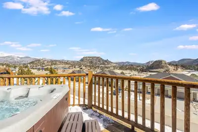 Image de Mount Cumulus at Marys Lake with Hot Tub!