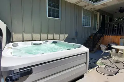 Image de Beautiful 3 bedroom 2 bath home Near The Country Club!