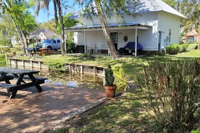 Image de Carriage House Apt close to Cumberland Ferry, Kings Bay & Historic Downtown