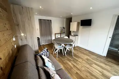 Image de Renoviertes Studio mit Berggebiet, Südbalkon
