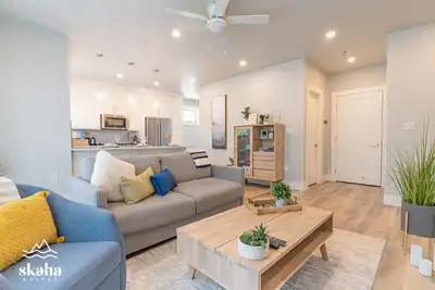 Image de Premier Vacation Home steps to Skaha Lake