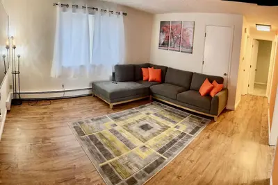 Image de Lovely 2 bedroom, Minutes from down town!