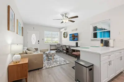 Image de 310 Ne 6 St #1 · Comfy Bnb w/ King Bed + Work/Travel + Beach 8 Min