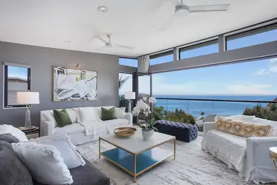 Image de Chic Ocean-View Contemporary in Laguna Beach