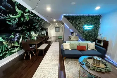 Image de Duplex apt + Dining & Game Floor w\/ 80in Projector