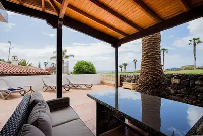 Image de 2 bedrooms, 3 bathrooms, and breathtaking views of the sea and golf course.