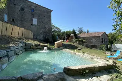 Image de Maison cévenole du XVlll siècle avec piscine chauffée en bordure de rivière