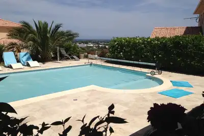 Image de A 5 mn de la plage, Villa entière avec piscine, vue mer