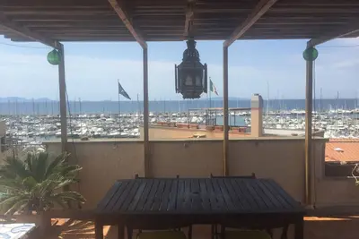 Image de Panoramic turret over the port of P. Ala