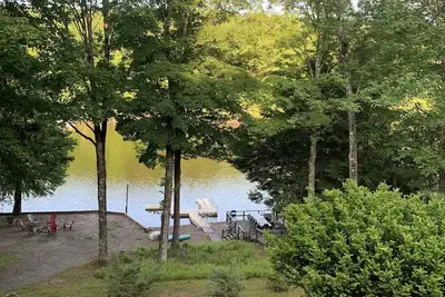 Image de Private Lakefront, Dock Kayaks, Hot Tub, Game Room -Never leave the house!
