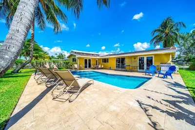 Image de Heated Pool+Waterfront+Kayak+Ping Pong / Near Beach!