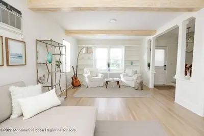 Image de *Hidden Gem* Charming Beach Oasis close to everything. Renovated\/ walk to Beach.