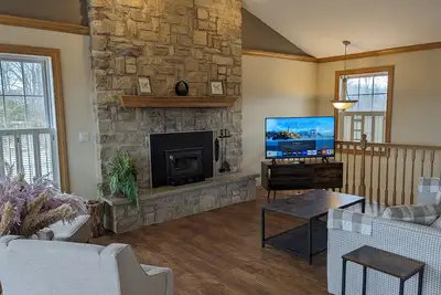 Image de Spacious Island Apartment Above Biergarten Bar