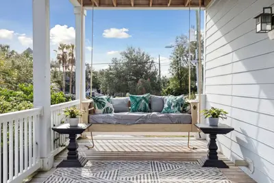 Image de Coastal oasis: heated pool, rooftop, putting green + walk to the beach
