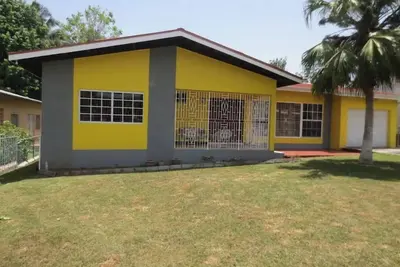 Image de Chateau Yellow on Wint Close