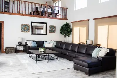 Image de Newly renovated spacious home, Hot Tub. Prices reduced on '25 summer dates left!