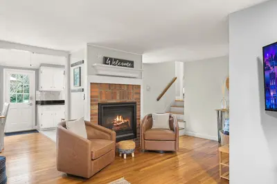 Image de Modern Beach & Pond Getaway; Heart of Cape Cod