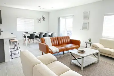 Image de Modern Home in Coachella Valley (sleeps 8-10)