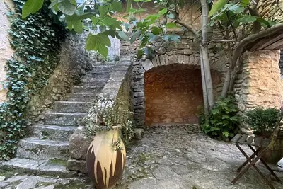 Image de maison de charme pour 2\/3 personnes dans la lumière du Luberon