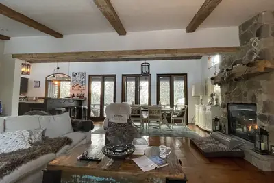 Image de Idyllic setting- four bedroom house on 3/4 acre walk to spectacular Georgian Bay