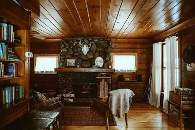 Image de Happy Trails Haus - Cozy Lake View Cabin