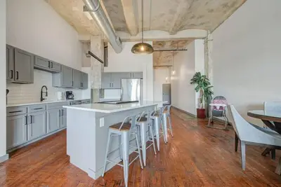 Image de 2br\/2ba Spacious Historic Loft With Gym
