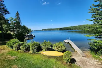 Image de Incredible view of the lake everywhere with sandy beach!