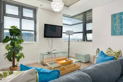 Image de Modern 2 Bedroom Apartment in Century City