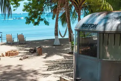 Image de Private Beach experience, 5 minutes from West End