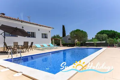 Image de Villa Emilie with private pool 650m from the beach