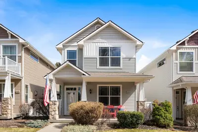 Image de Modern Downtown Cottage minutes from Lake Cda!
