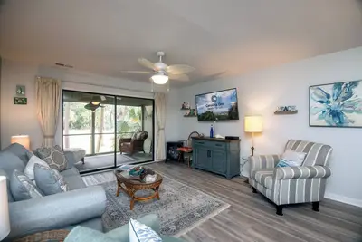 Image de 824 Club Cottage-Resort Duplex w/ Golf Course Views; Easy Beach Access; Dogs Welcome