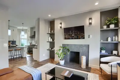 Image de Gameroom, Gym + 2 King Suites • Book Your Stay!