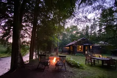 Image de Exclusive Adirondack Cabin on River, 24 Private Acres