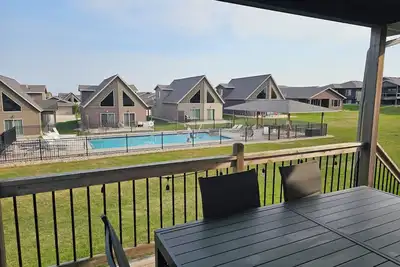 Image de Spacious Bridges Bay Poolside Getaway Cabin #220