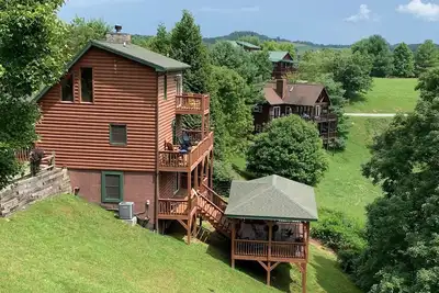 Image de Piney Creek - Deerwood Park Cozy Mountain Cabin w\/ 360 views & private pavillion