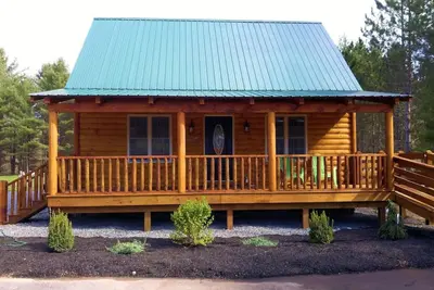 Image de The Yogi, Family & Dog-Friendly Adirondack Cabin on Lake Algonquin