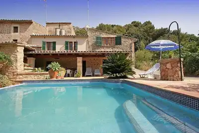 Image de Traditional Mallorcan House with Private Pool & Mountain Views 10 mins walk to Old Town Pollensa!