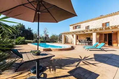 Image de Charming 4 Bedroom Villa, A/C, Private Pool in a Quiet Rural Location Between Búger & Sa Pobla!
