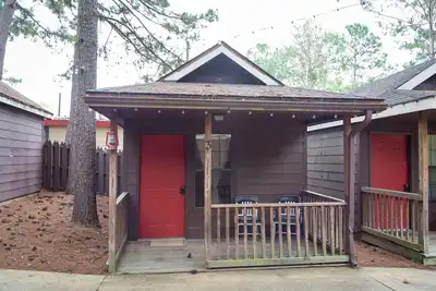 1 rm cabin, shared bth house, at Kick Back Ranch.