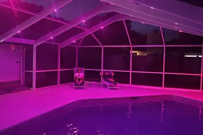 Image de Lake House With Private  Free Heated  Pool & Game Room 4 min From Legoland