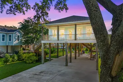 Image de Beach Daze|Sleeps 8| Coastal Escape|Family Friendly + Beach Views!