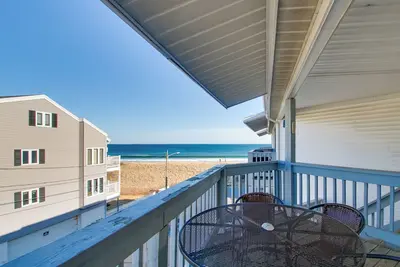 Image de Beachfront Old Orchard Beach Condo w/ Balcony
