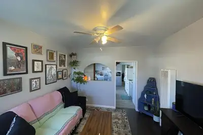 Image de 1 Bed 1 Bath 5 miles from Beach Washer/Dryer in unit