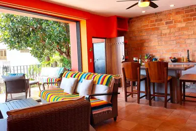 Image de Ivan’s Bella Vista @ Villa Amistad — Oceanview Luxury in the Heart of Pv