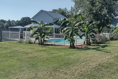 Image de 1-bedroom poolhouse just 10 minutes drive to My Old Kentucky Home State Park