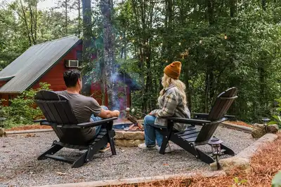 Image de Cozy Cabin, Pioneer Lodge, Hot Tub, min from Blue Ridge