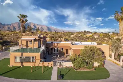 Image de Hill Top - Scenic Villa w/ Panoramic Views & Pool