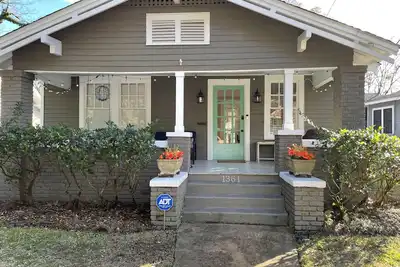 Image de Miss Browns Mardi Gras Bungalow!