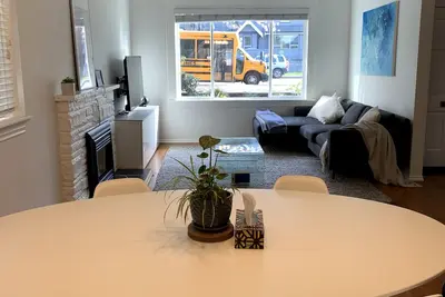 Image de 4 Bedroom home in the heart of Lonsdale